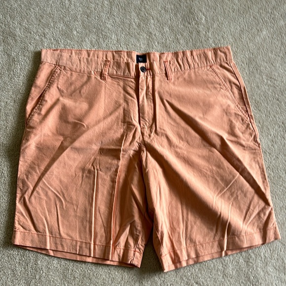 Size 40 gap orange khaki shorts. No stain or rips. - Picture 1 of 3